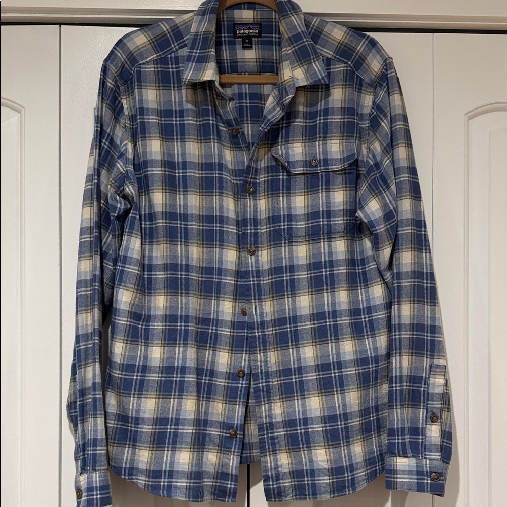 Patagonia flannel men’s Blue and Cream‎ Plaid Casual medium